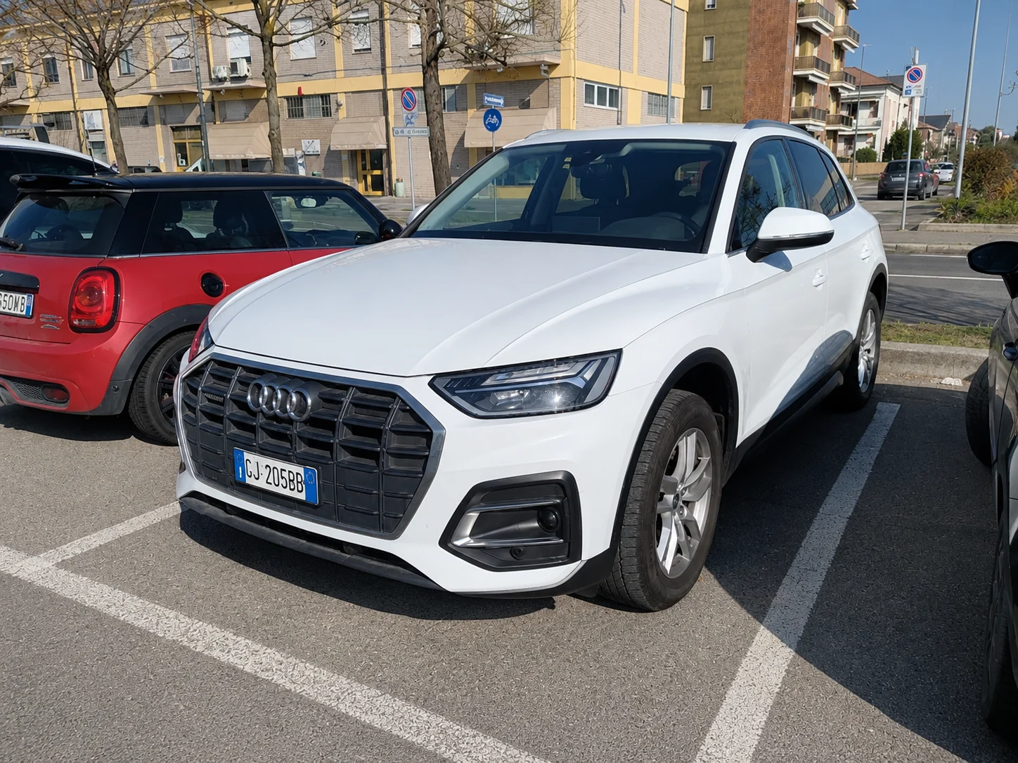Audi Q5 40 TDI Business, exterior delantero lateral