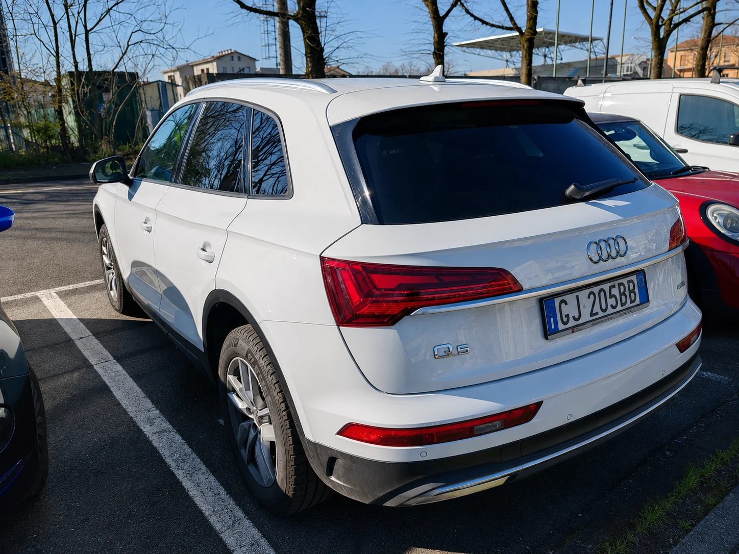 Audi Q5 40 TDI Business, exterior trasero