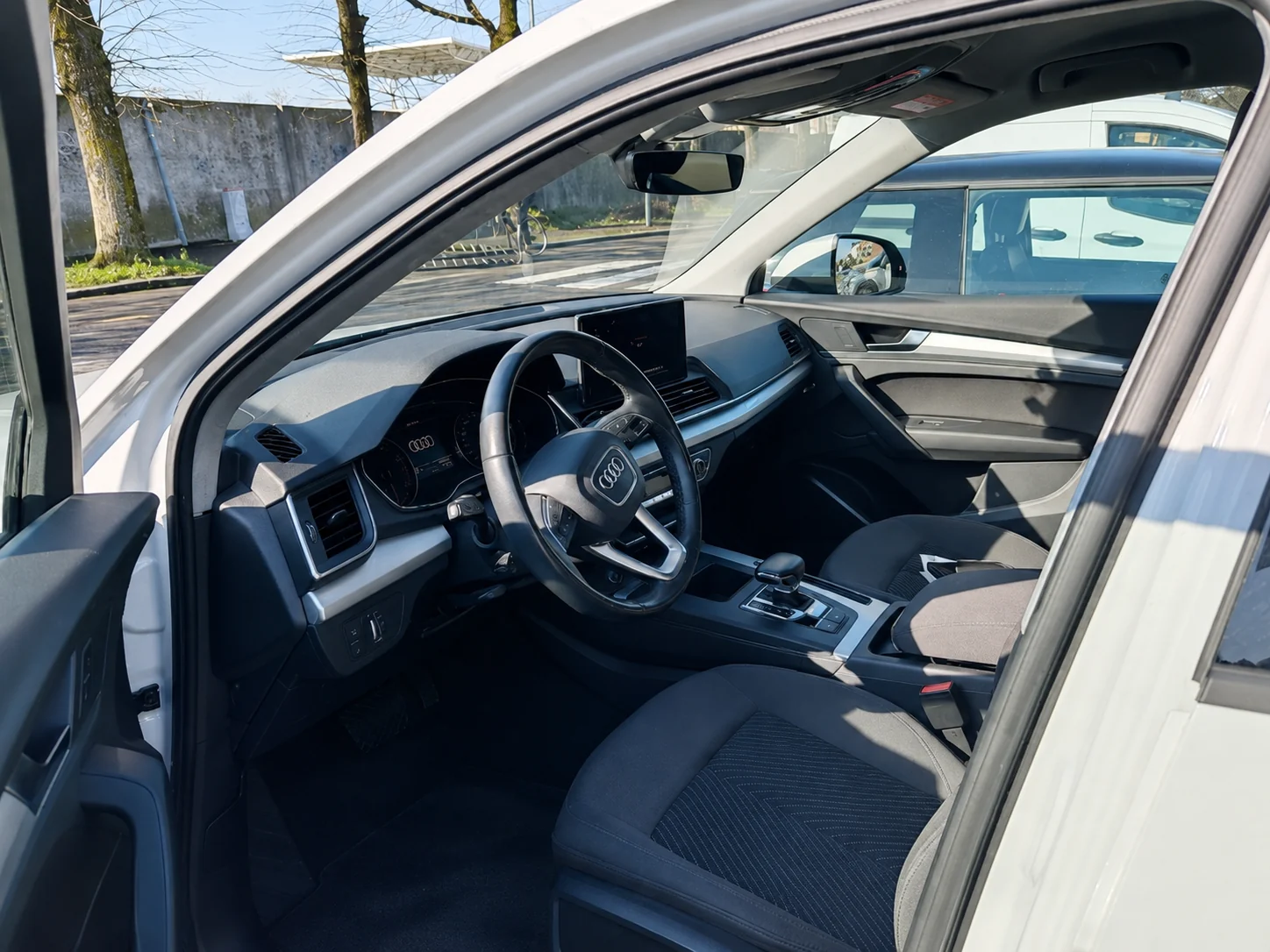 Audi Q5 40 TDI Business, interior delantero