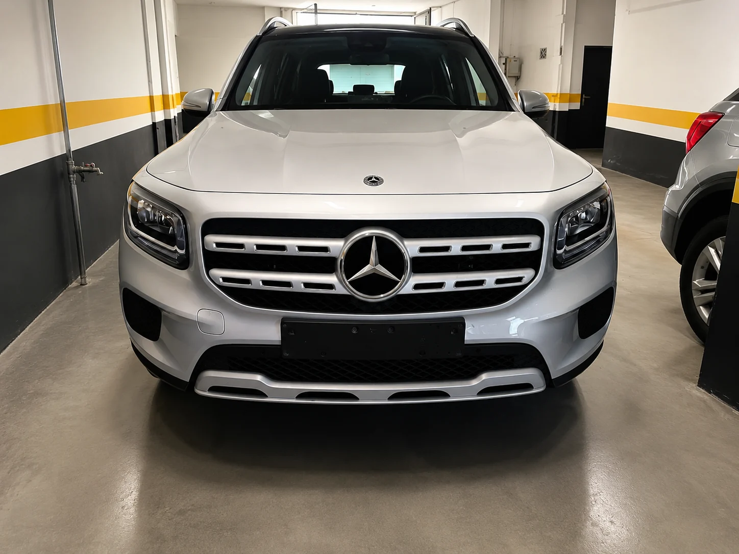 Mercedes-Benz GLB 180d Business Solution, exterior delantero