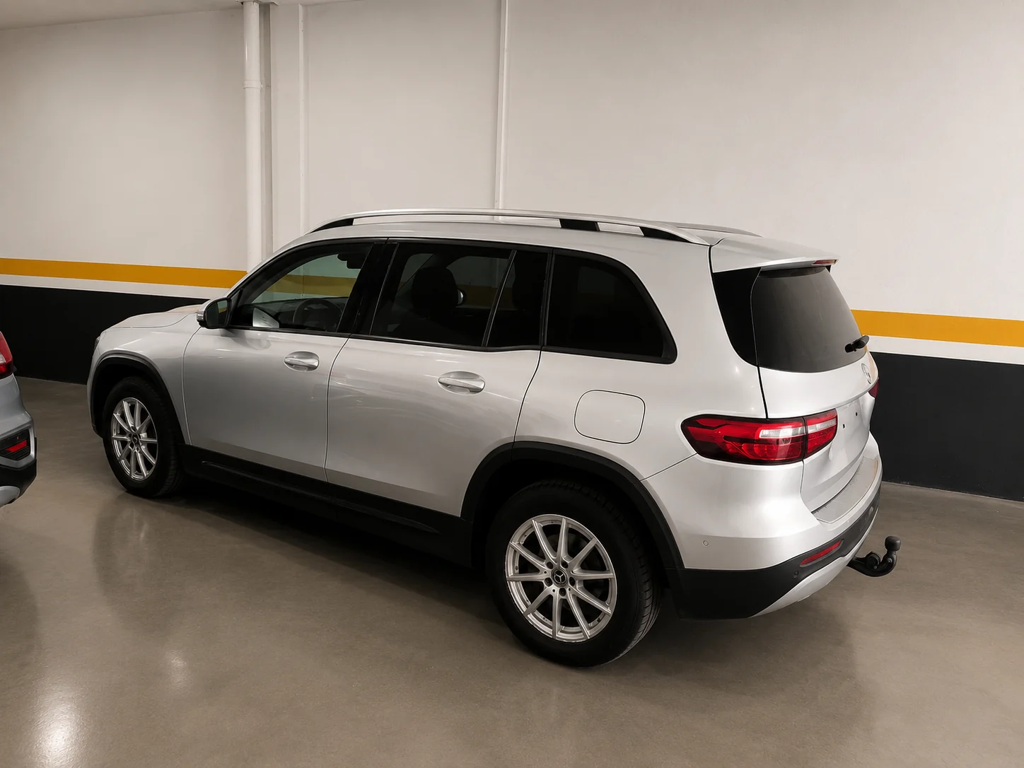 Mercedes-Benz GLB 180d Business Solution, exterior trasero izquierdo
