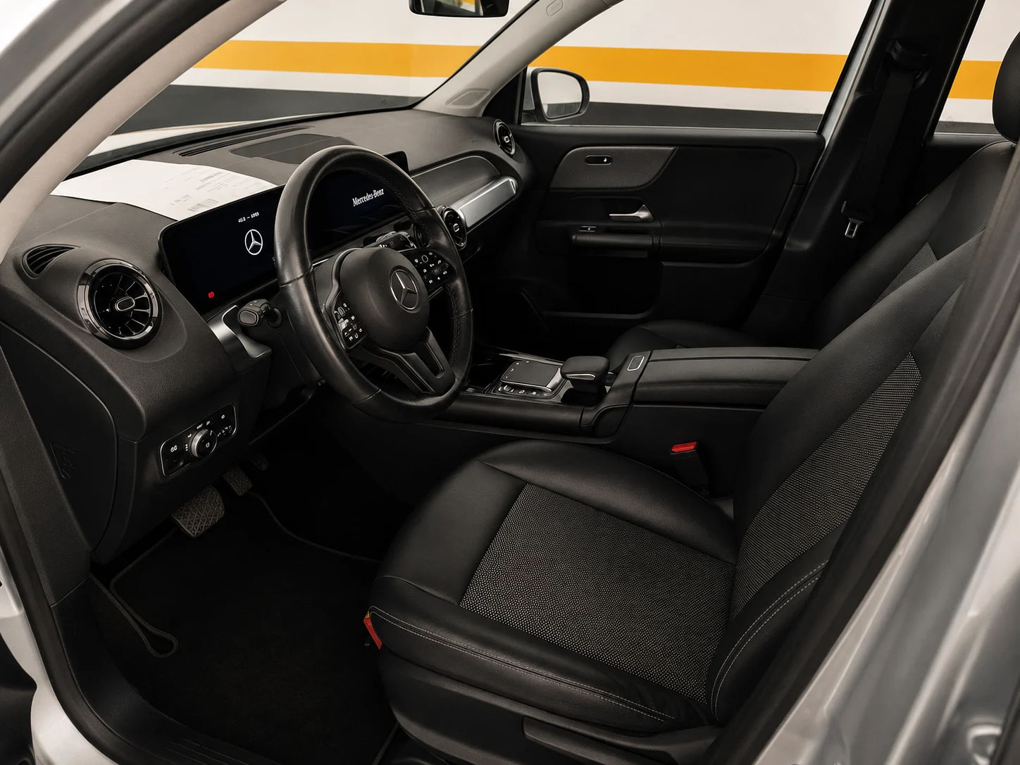 Mercedes-Benz GLB 180d Business Solution, interior delantero