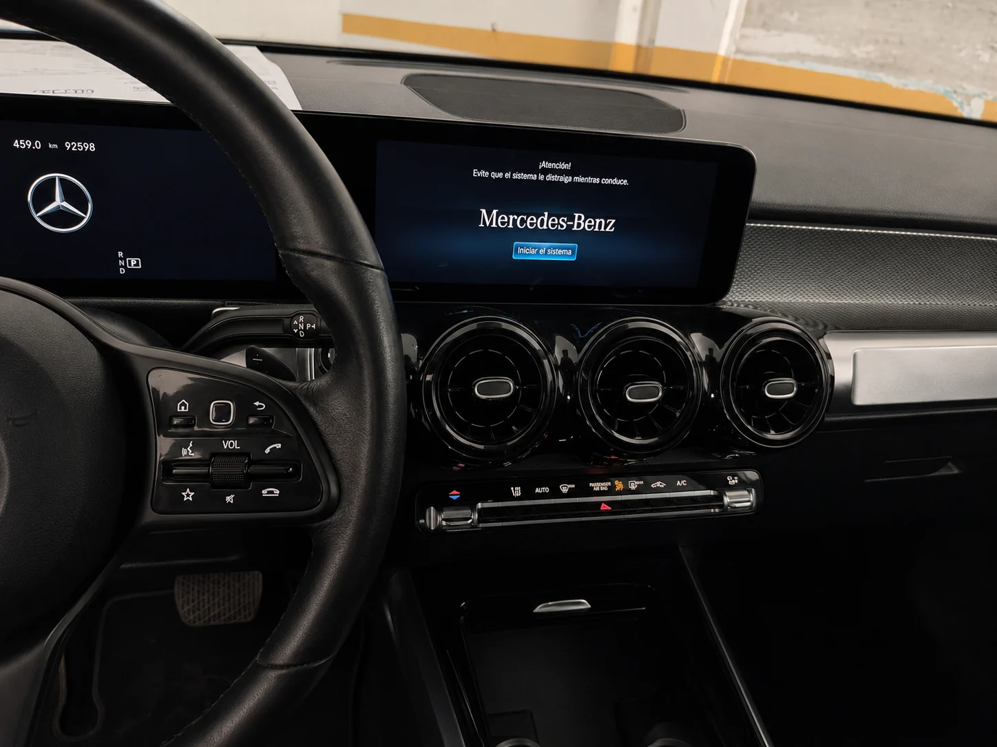Mercedes-Benz GLB 180d Business Solution, salpicadero